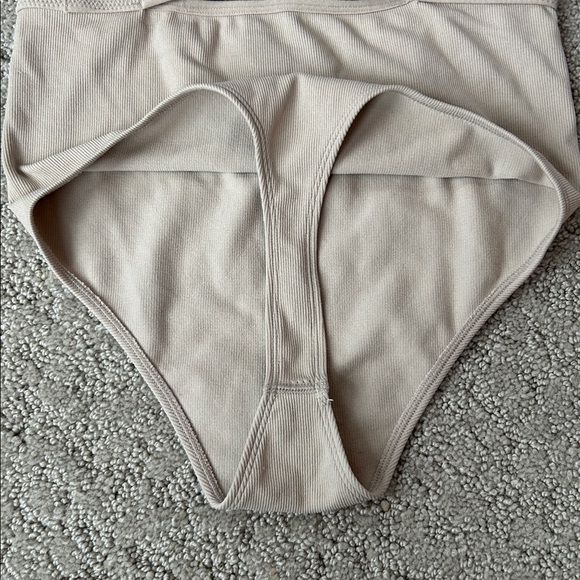 Colsie Ribbed Bodysuit Asymmetrical Cutout Natural Thong Shapewear Layer M NWOT - Picture 6 of 8